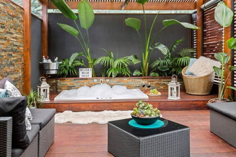Amore Tranquil Oasis - Outdoor Spa. 50m To Beach. - ACT Tourism 0