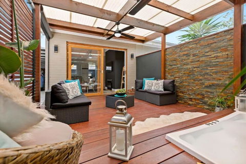 Amore Tranquil Oasis - Outdoor Spa. 50m To Beach. - ACT Tourism 1