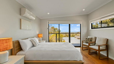 Anchored On Capes Upstairs - ACT Tourism 0