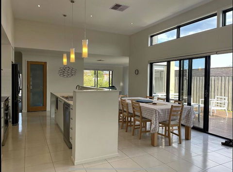 Anglers Rest At Sunderland Bay - ACT Tourism 0