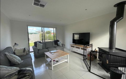 Anglers Rest At Sunderland Bay - ACT Tourism 3