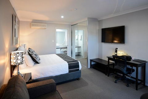 Astro Dish Motor Inn - ACT Tourism 1