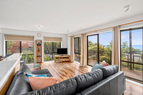 Apartment 5 Pacific Apartments - ACT Tourism 1