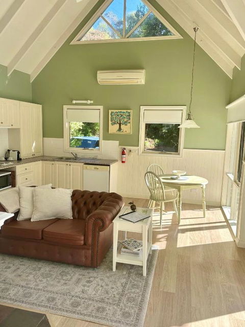 Apple Tree Cottage - ACT Tourism 4