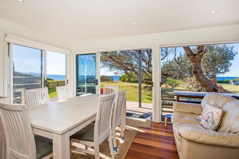 Aqua Beachfront - Pet Friendly - 2 Mins Walk To Beach - ACT Tourism 3