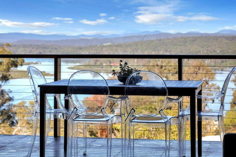 Aqua La Vista - 4 Bedroom Pet Friendly House - ACT Tourism 0