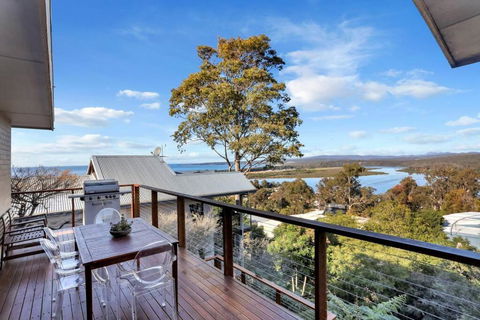 Aqua La Vista - 4 Bedroom Pet Friendly House - ACT Tourism 3