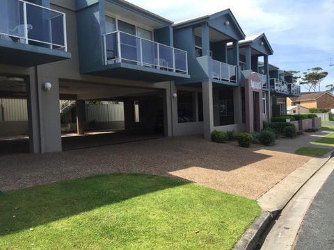 Aquarius Apartments Mollymook - ACT Tourism 0