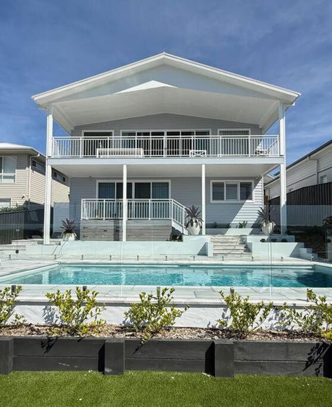 Aquila Beach Retreat - ACT Tourism 0