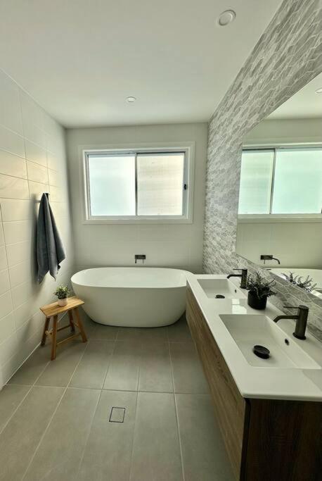 Aquila Beach Retreat - ACT Tourism 1