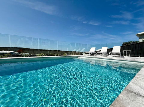 Aquila Beach Retreat - ACT Tourism 2