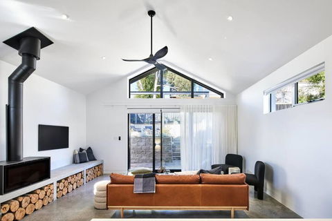 Architectural Brilliance - Sandy Bay - ACT Tourism 4