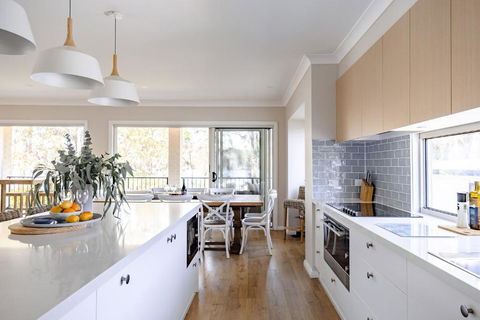 Aria Shores - Your Lakeside Haven - ACT Tourism 4