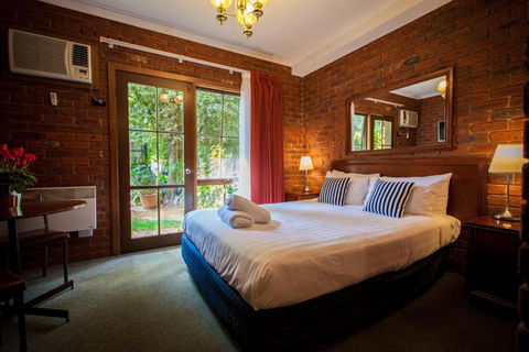 Armour Motor Inn - ACT Tourism 0