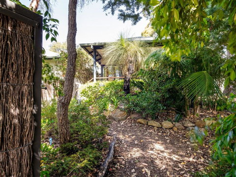 Aroha - ACT Tourism 0