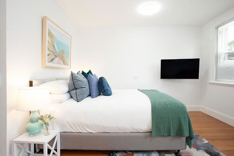 Art Deco Designer Studio In Lewisham - ACT Tourism 0