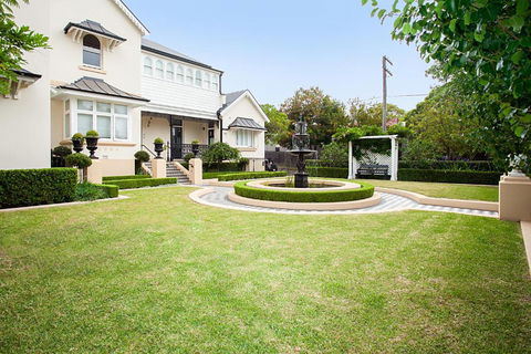 Art Deco Designer Studio In Lewisham - ACT Tourism 4