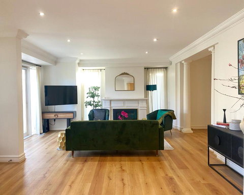 Art Deco In Toorak - ACT Tourism 1