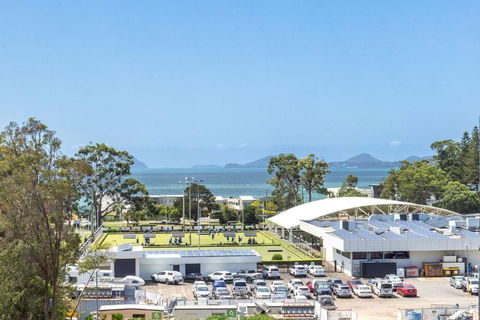 Ash Haven, 19 Ash St - Views, Pool, Air Con, Boat Parking, Wi-Fi - ACT Tourism 0