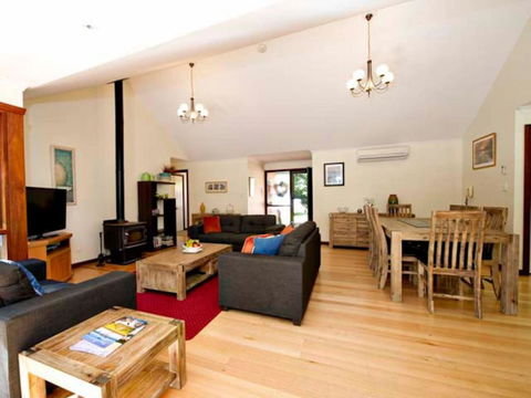 Ashleigh - In Town - Margaret River - ACT Tourism 1