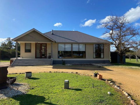 Aurora Cottages - Bellfield - ACT Tourism 0