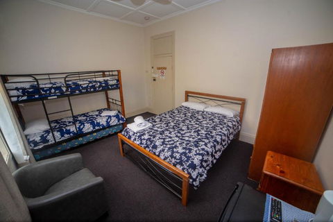 Australian Hotel - ACT Tourism 1