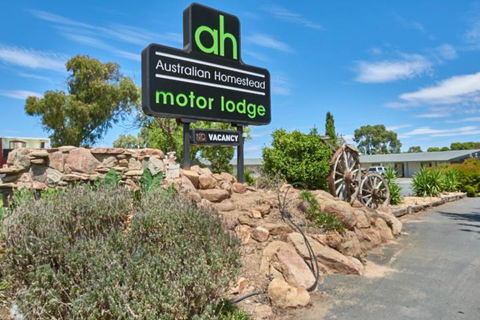 Australian Homestead Motor Lodge - ACT Tourism 0