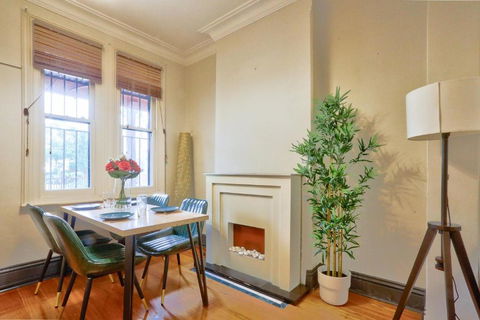 Awesome 2 Bedroom House Surry Hills - ACT Tourism 4