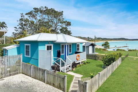 Aurora Quintessential Beachfront Couples Getaway - ACT Tourism 0