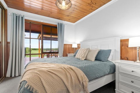 Apollo Bay Cottages- Wild Dog - ACT Tourism 1