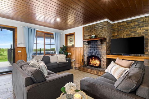 Apollo Bay Cottages- Wild Dog - ACT Tourism 3