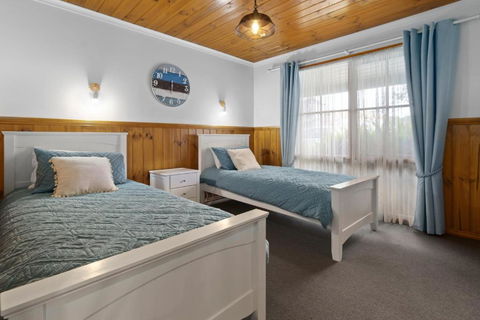 Apollo Bay Cottages- Wild Dog - ACT Tourism 4