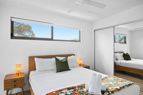 Azure River Side Townhouse - ACT Tourism 1