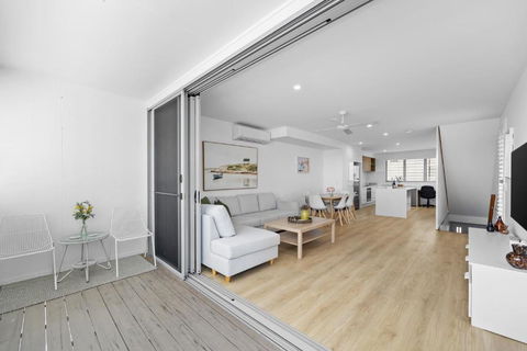 Azure River Side Townhouse - ACT Tourism 4