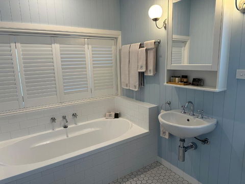 B & B On The Water - ACT Tourism 2