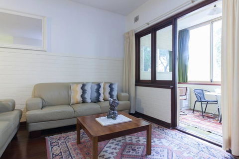 B2 Crawley Apartment 1 BRM & Sleepout Near UWA - ACT Tourism 2