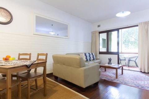 B2 Crawley Apartment 1 BRM & Sleepout Near UWA - ACT Tourism 1
