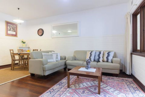 B2 Crawley Apartment 1 BRM & Sleepout Near UWA - ACT Tourism 0