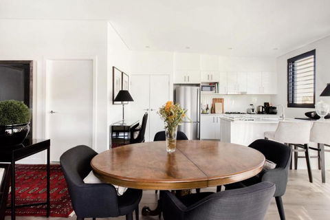 B312S - Luxury Waverton Apartment - ACT Tourism 2