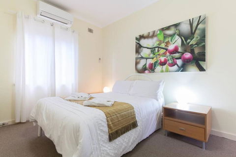 B5 Crawley Apartment 1 BRM & Sleepout Near UWA - ACT Tourism 1