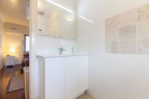 B7 Crawley Apartment 1 BRM & Sleepout Near UWA - ACT Tourism 0