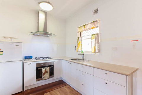 B8 Crawley Apartment 1 BRM & Sleepout Near UWA - ACT Tourism 2