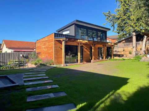 BALMORAL VILLA - ACT Tourism 0