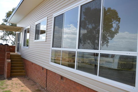 BATHURST GOLDFIELDS RESIDENCE On MOUNT PANORAMA - ACT Tourism 3
