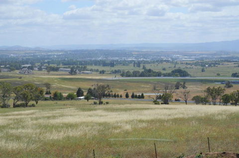 BATHURST GOLDFIELDS RESIDENCE On MOUNT PANORAMA - ACT Tourism 4