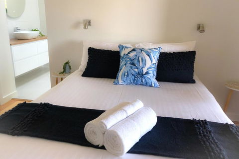 BAY OF FIRES BEACH SHACK Ocean Views From A Modern Beachhouse - ACT Tourism 1