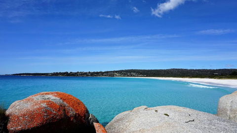 BAY OF FIRES BEACH SHACK Ocean Views From A Modern Beachhouse - ACT Tourism 3