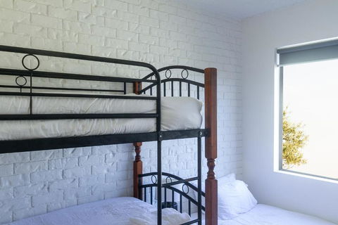 BAY PROPERTIES . Beach Street - ACT Tourism 4