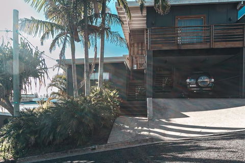 BAY PROPERTIES . The Big Chill - ACT Tourism 1
