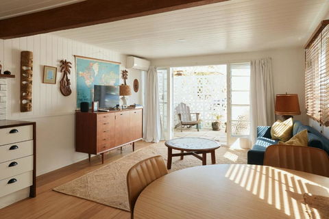 BAY PROPERTIES . The Sailors Bungalow - ACT Tourism 0